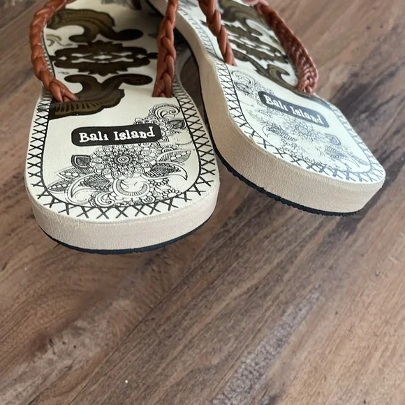Bali Island Flips Flops Tan Size 8.5 - Picture 3 of 7